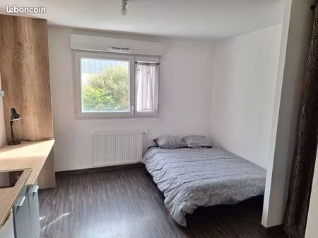 grande chambre meublée 14 83 m² chez l’habitant – quasi indépendante