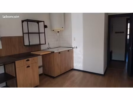 particulier loue t2 42m2 rénové 427 charges locatives comprises