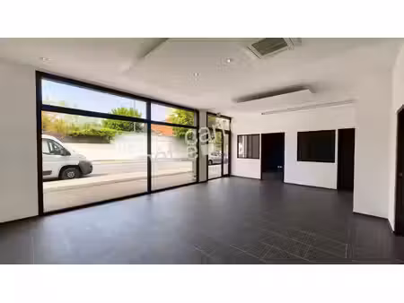 location commerce 99m²