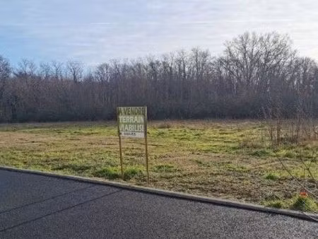 parcelle viabilsée de 762m²