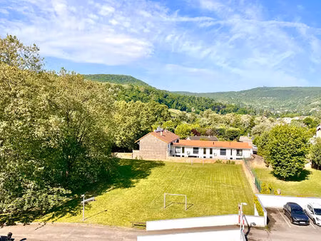 fontaines-sur-saône centre - t3 de 80m² avec balcon et parking