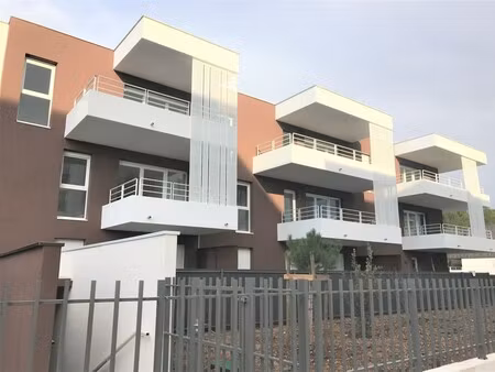 t3 avec terrasse  jardin et parking à juvignac