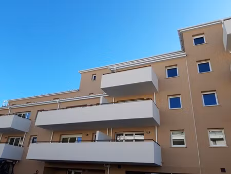 t2 avec terrasse et parking à la seyne sur mer