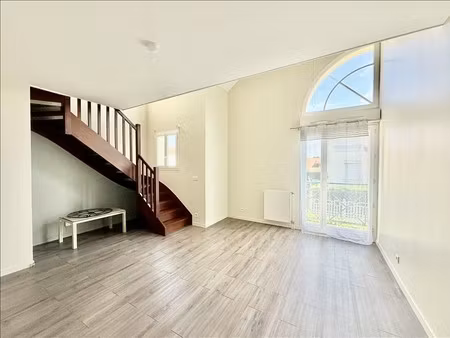 appartement 2 pièces 40 68 m² – balcon – parking – le perray