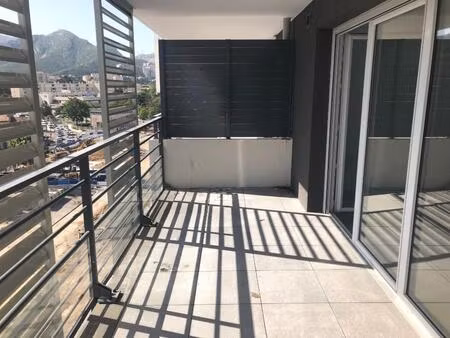 t3 avec terrasse et parking à marseille