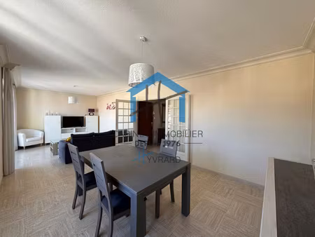 saint chamond centre - grand f2 de 75m2 meublé