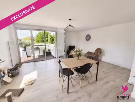 t4 familial – terrasse - parkings - gare à pied.