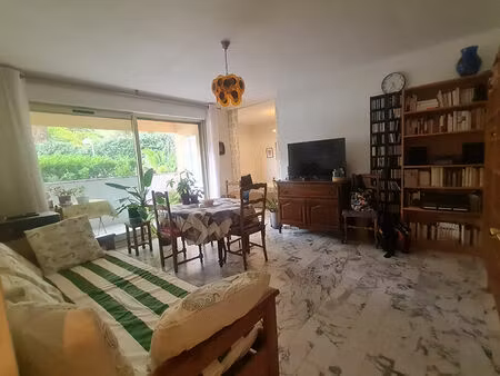 * bord de mer ** appartement 3 pièces (77 17m²) ** rez-de-chaussée + parking + cellier** 8