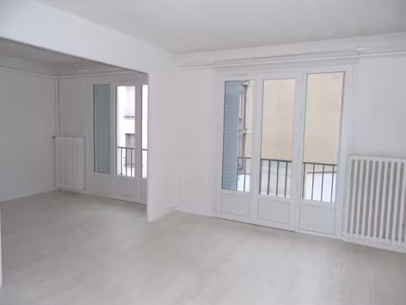 appartement t2 à vichy avec balcon - garage et cave - 52m2