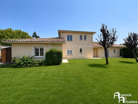 blanquefort ? maison d'architecte de 230 m² aux volumes généreux et aux multiples possibil
