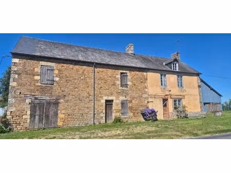ferme en pierre de 2 chambres avec grange attenante  à rénover et aménager entièrement  si