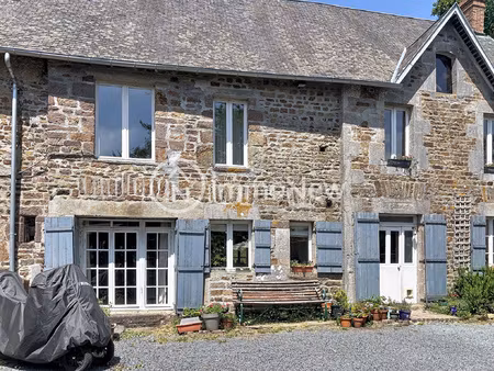 belle maison de pierre de 1834 de 200 m2 sur un terrain de