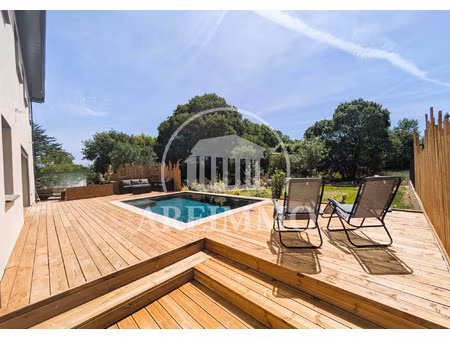 maison type 6 de 143 m2 sur une parcelle d'environ 800 m2 s