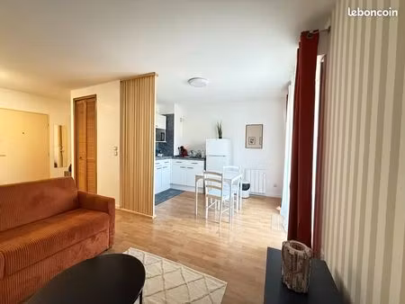 studio meublé avec balcon et box fermé – massy limite antony (rer b/c à 8 min)