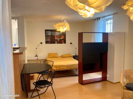 loue studio meublé excellent état pour l'année scolaire