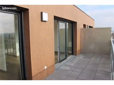 t1 bis au dernier étage + terrasse exposée sud