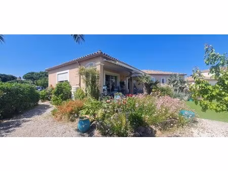 splendide villa de 140m² avec double garages/piscine/ vue dégagée sur 1161m² de terrain