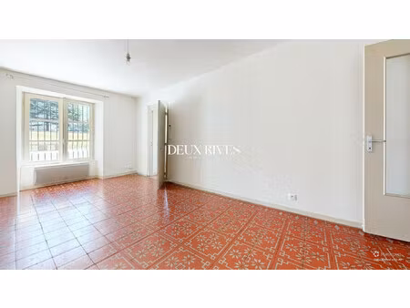 t2 de 41m2 quai de turenne face chu avec chambre et bureau