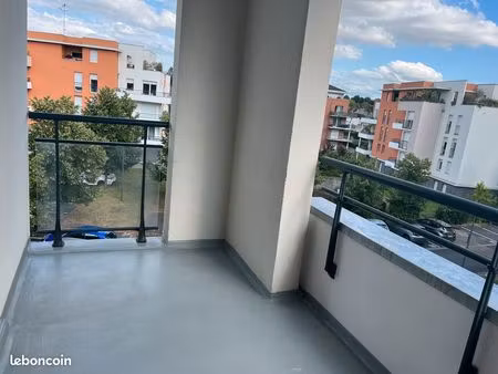 appartement 3 pièces avec balcon et parking