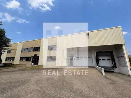 location commerce 1630 m² à genas (69740)