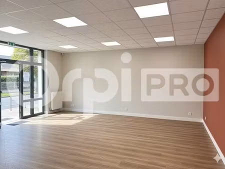 location commerce la rochelle 17000 53m²