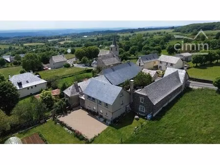 ensemble immobilier au cœur de l'aubrac