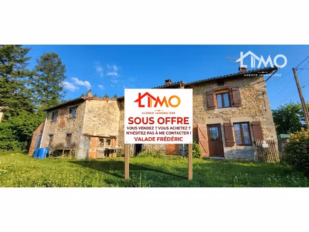 ensemble en pierre à rénover d'une surface totale de 222 m² sur une parcelle de terrain de