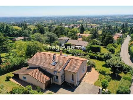 vaugneray  belle maison 4 chambres et garage  terrain de 1182m2