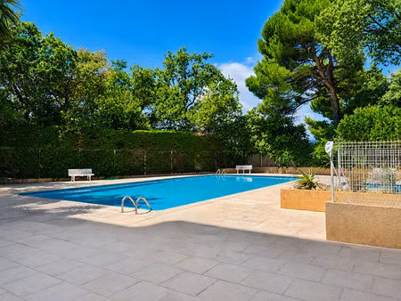 appartement 3 pieces avec spacieuse terrasse  parking et cave