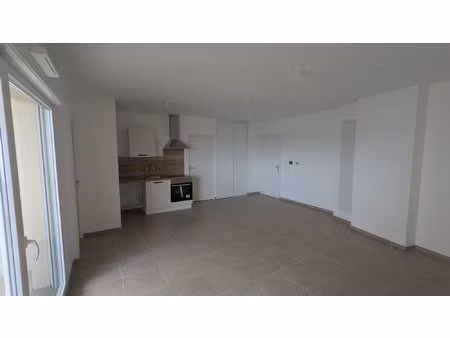 t3 dans résidence de 2025 balcon + parking