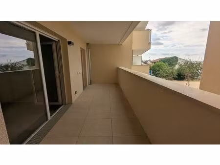 t3 neuf avec balcon et parking