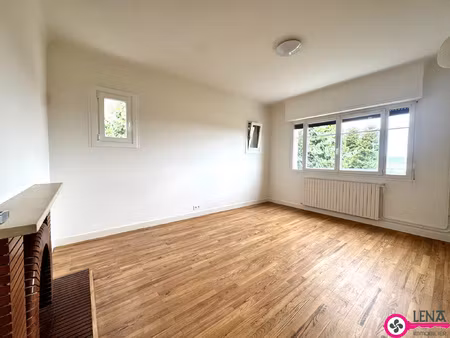 location grand t3 de 74 m2 avec parking et cave