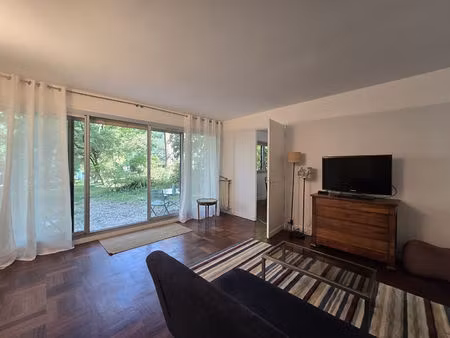 3 pieces 77 m2 en rez-de jardin - l'hay les roses - centre ville