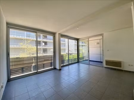 appartement t2 de 42 m² avec loggia et parking privatif