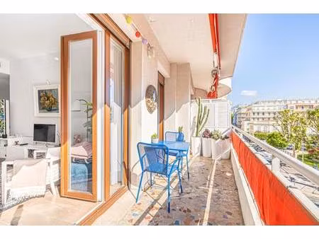 nice centre - 2 pieces meuble etudiant (septembre a juin)