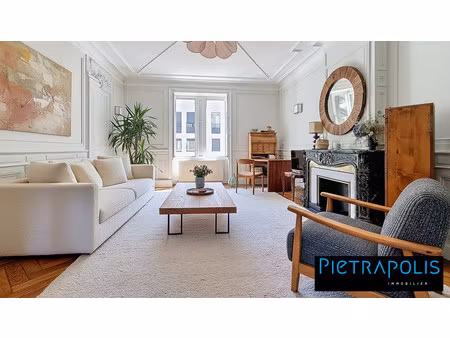horloge - t4 bourgeois de 114m² - parking