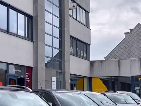 ruime kantoorruimte te huur op toplocatie tussen kortrijk centrum en ’t hoge