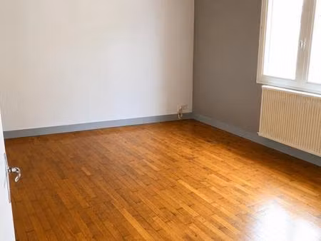 a louer condac - maison t3 74 83 avec jardin !