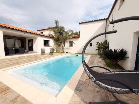 maison d'habitaion avec appartement et très grand local arisana