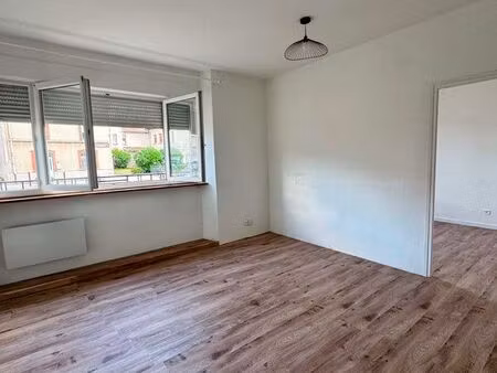 appartement t1 la tour du crieu
