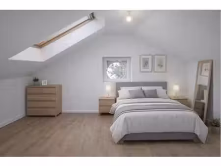 studio meublé dans grande maison . piennes