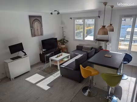 t2 meublé avec balcon - bécon courbevoie