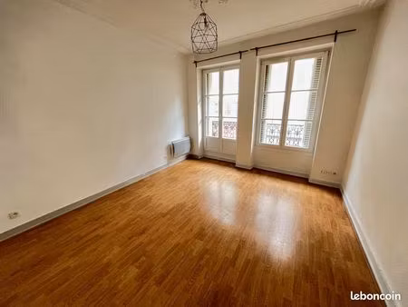 studio 1 pièce 27 m²