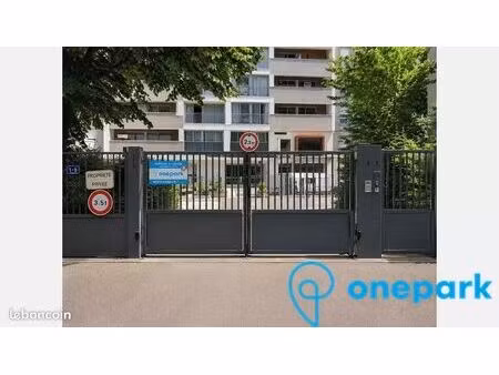 parking/box 12 m² paris 13