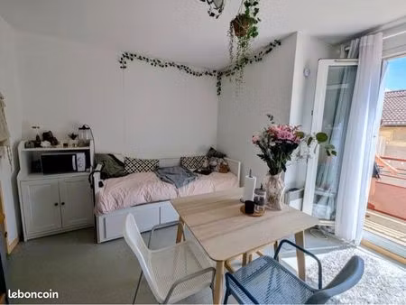 studio meublé avec balcon - quartier salins
