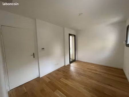 t2 climatise et meublé  immeuble 2022 + terrasse  prox croix rousse