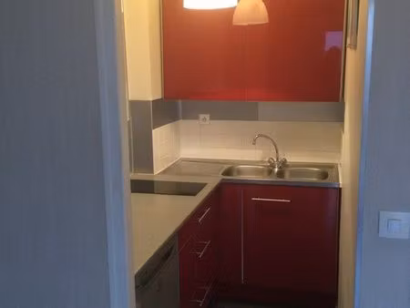 beau studio très lumineux