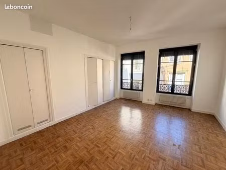 studio 1 pièce 32 m²