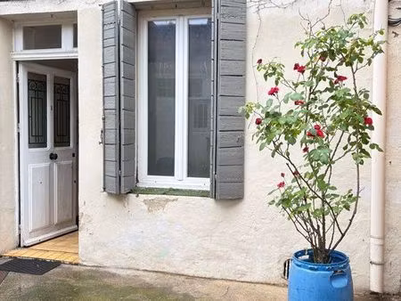 t2 de 38 m² en rez-de-chaussée – orange (84100) centre-ville