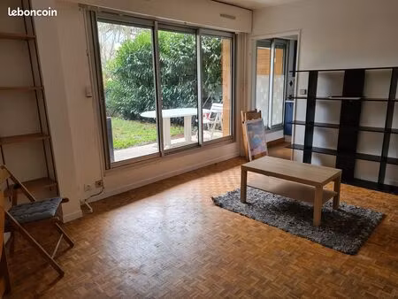 studio lumineux avec jardin